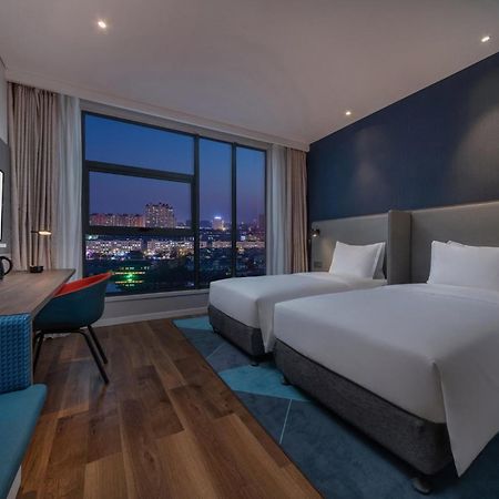 Holiday Inn Express Kaifeng City Center By Ihg Bagian luar foto